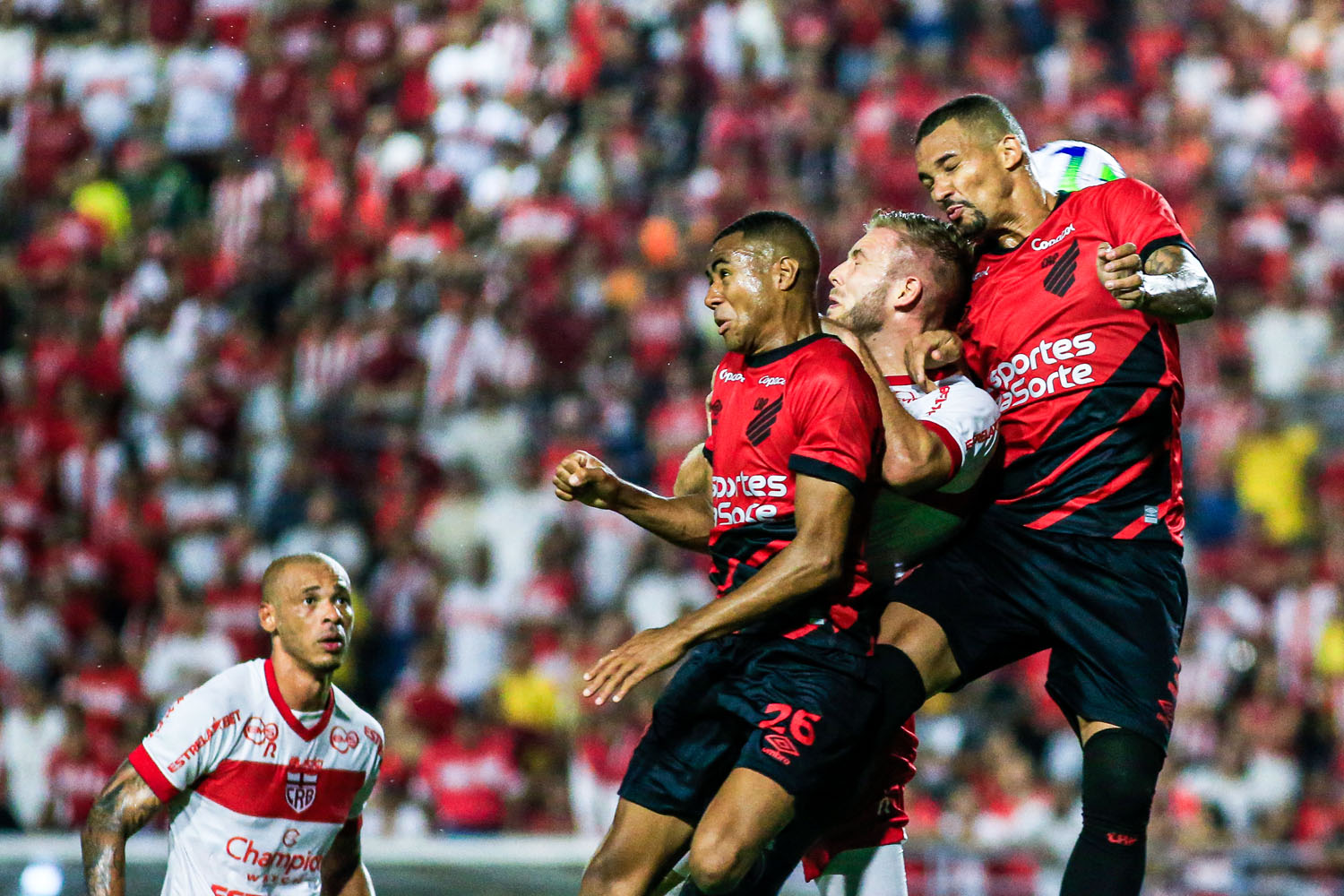 Jogo foi muito disputado no primeiro tempo, mas acabou 0 a 0
