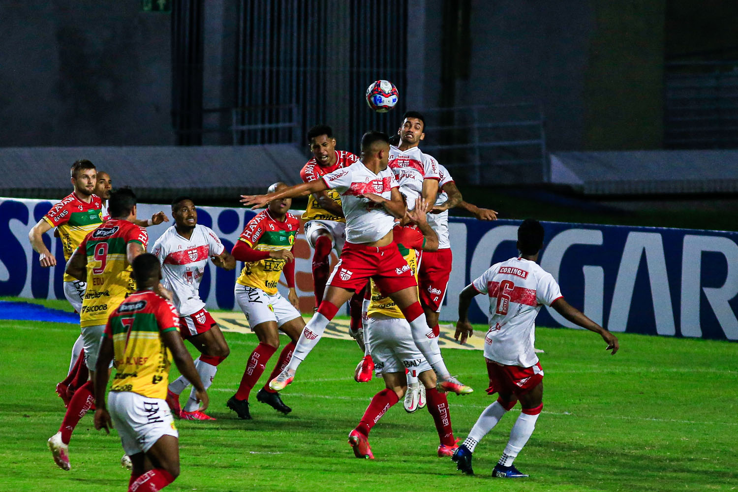 CRB atropela o Brusque e chega à vice-liderança da Série B: 3 a 0