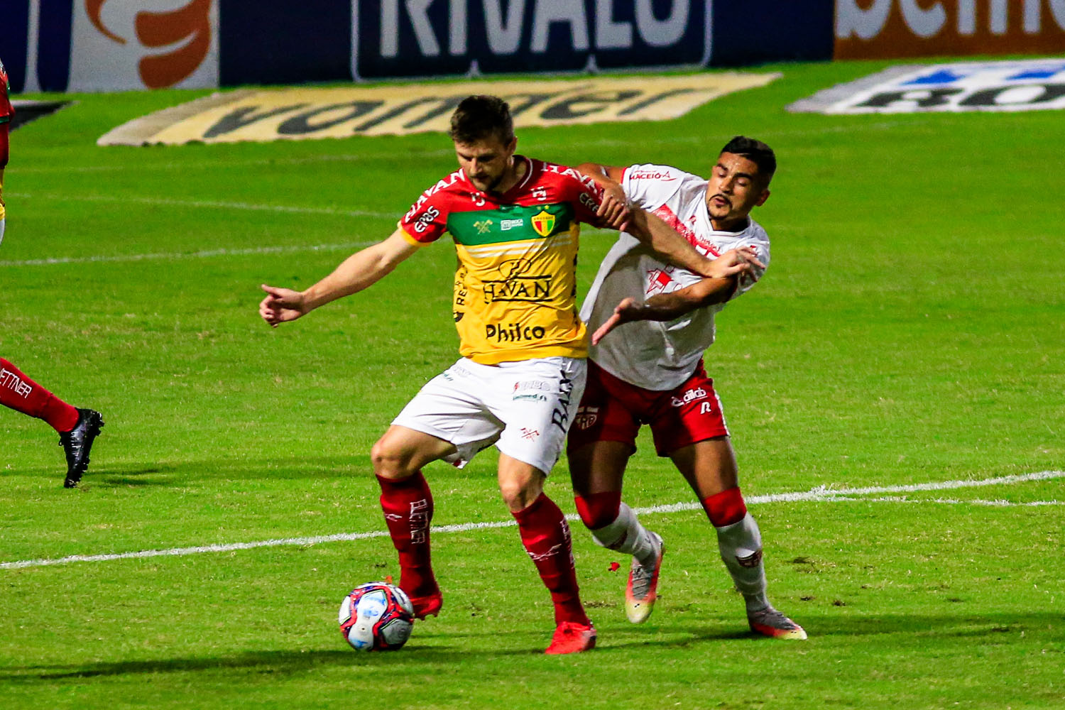 CRB atropela o Brusque e chega à vice-liderança da Série B: 3 a 0