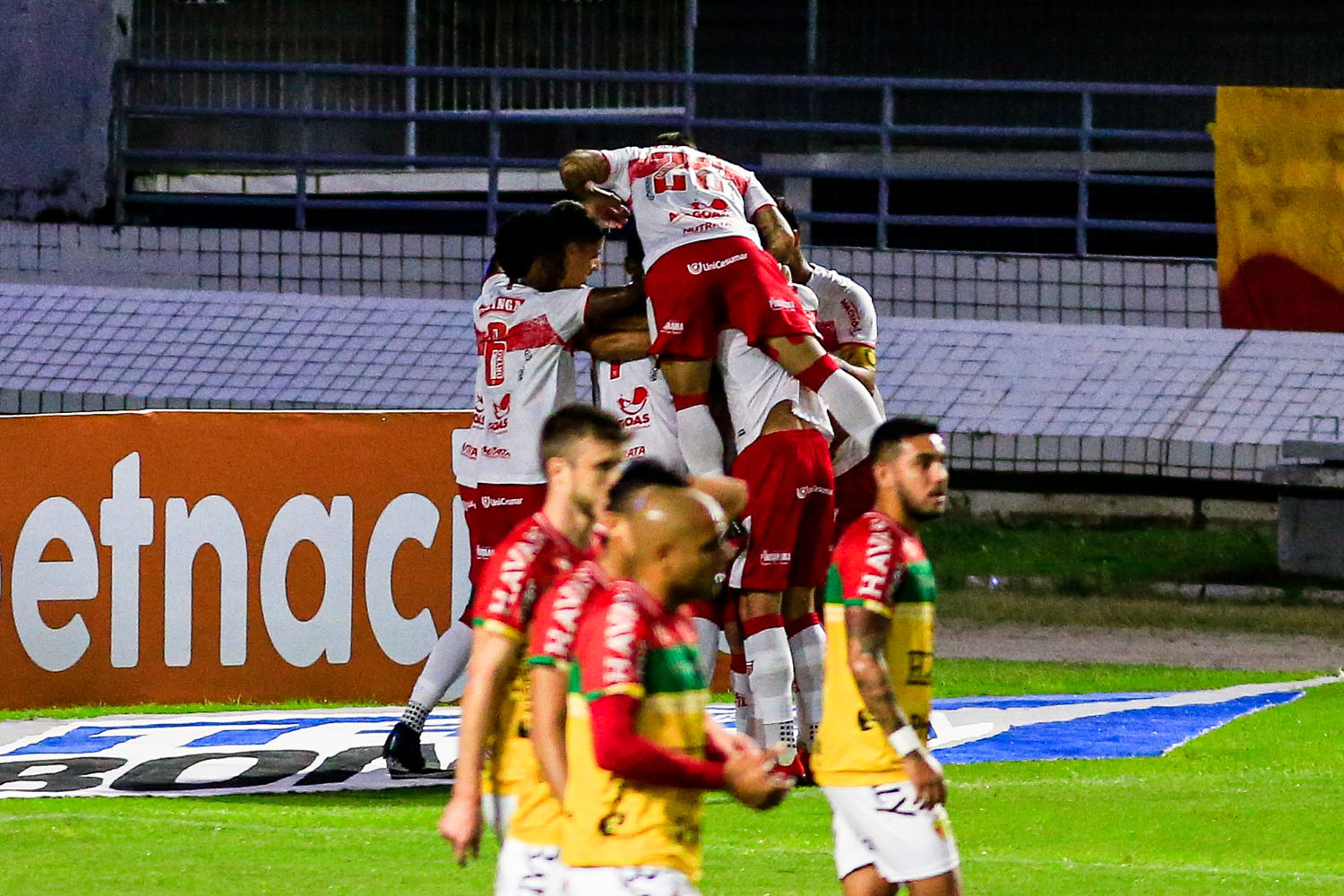 CRB atropela o Brusque e chega à vice-liderança da Série B: 3 a 0
