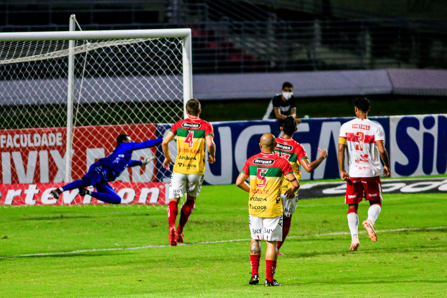 Equipes têm brigas distintas na tabela de classificação