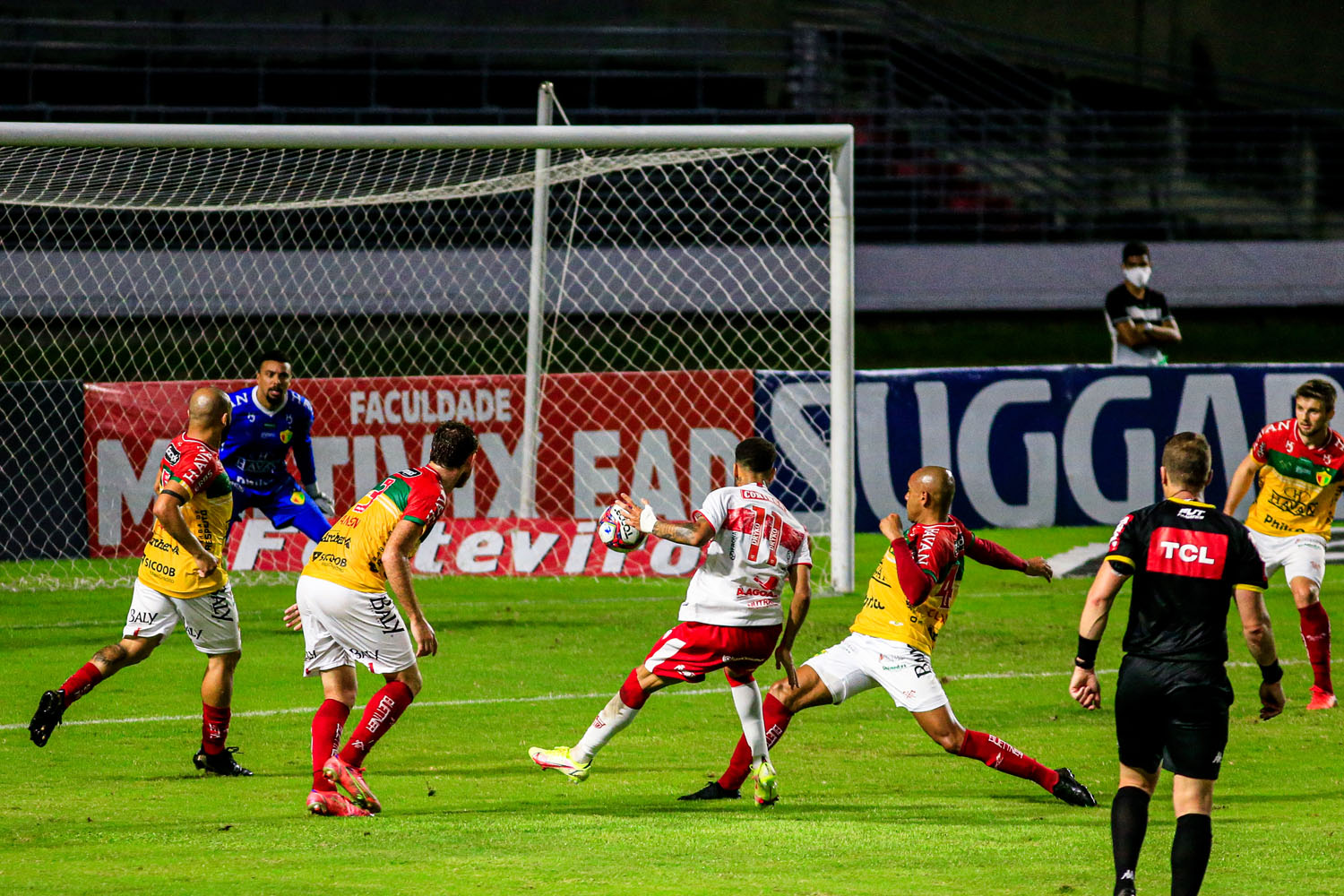 CRB atropela o Brusque e chega à vice-liderança da Série B: 3 a 0