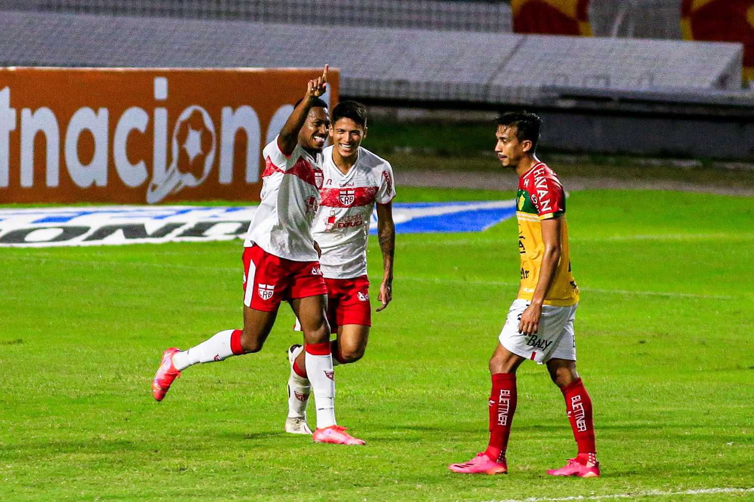 CRB atropela o Brusque e chega à vice-liderança da Série B: 3 a 0
