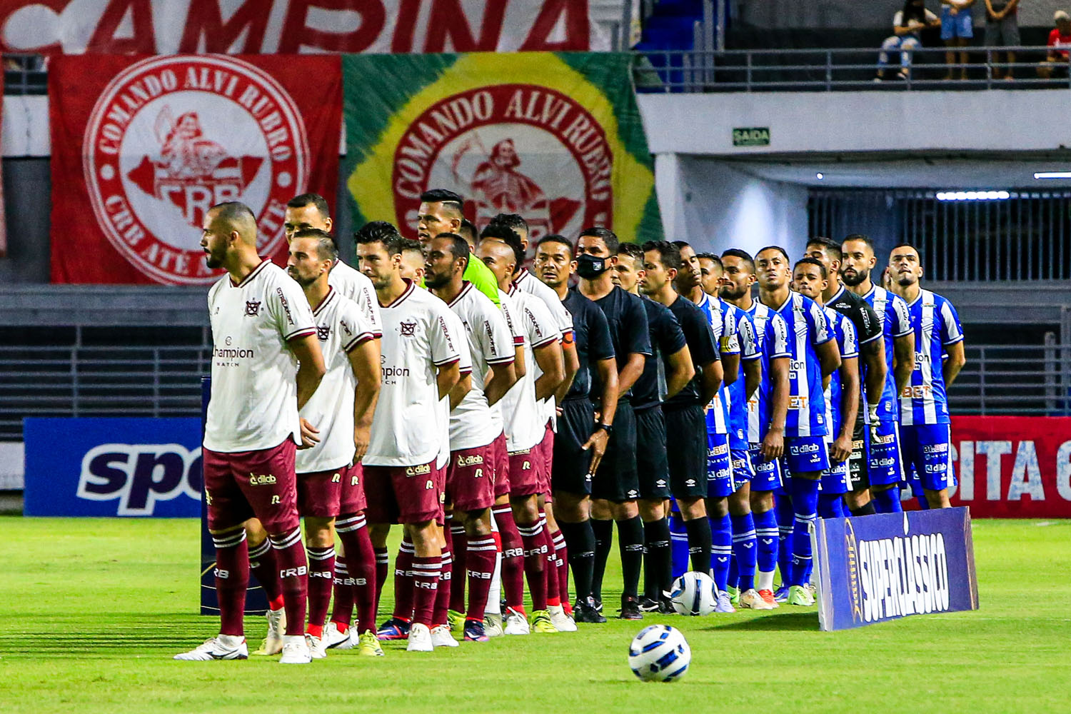 Jogadores perfilados para o segundo clássico do ano, que aconteceu no último domingo (13)