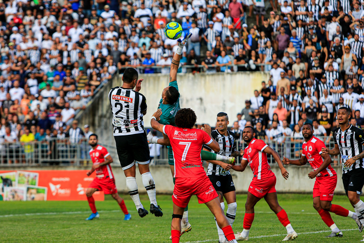 Jota saiu muito incomodado com baixo desempenho no primeiro tempo