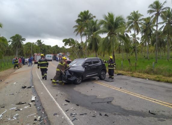 Ao todo, cinco pessoas ficaram feridas e foram resgatadas por equipes do Corpo de Bombeiros Militar (CBM).