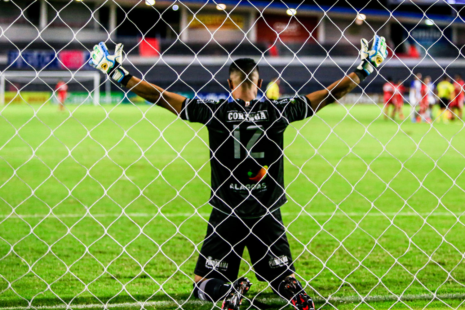 Em jogo parelho, CSA e CRB empatam sem gols na primeira partida da final do Alagoano
