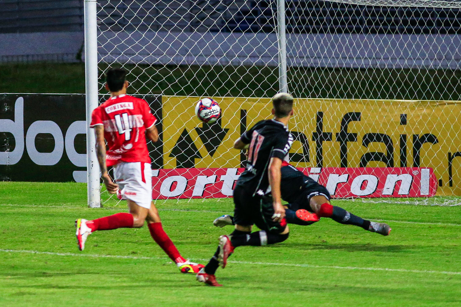 CRB ressurge nos minutos finais e consegue empate de 1 a 1 contra o Vasco