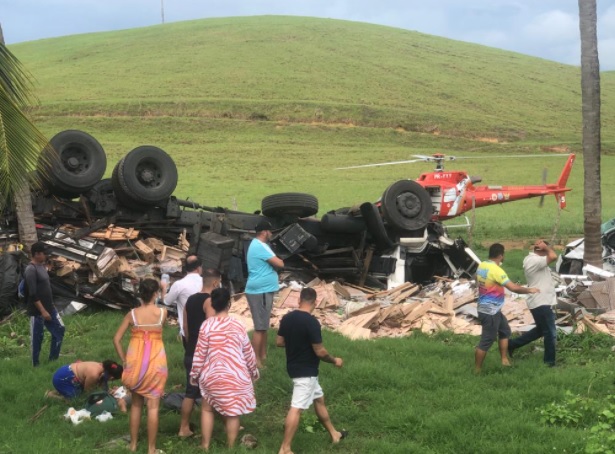 Ao todo, cinco pessoas ficaram feridas e foram resgatadas por equipes do Corpo de Bombeiros Militar (CBM).