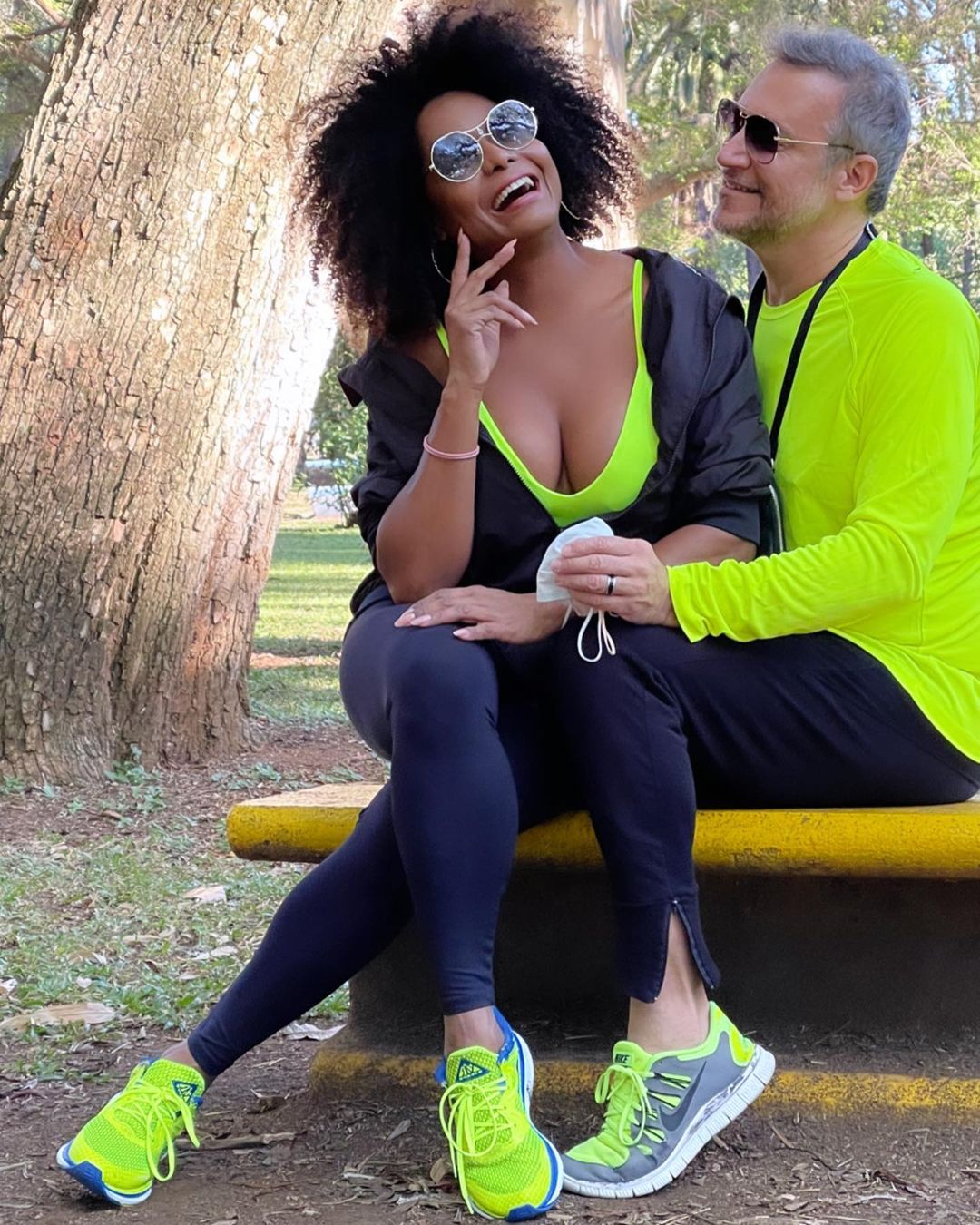 O doce amor venceu! O casal Adriana Bombom e Adrien Cunha são nossos entrevistados do 'Dia dos Namorados"