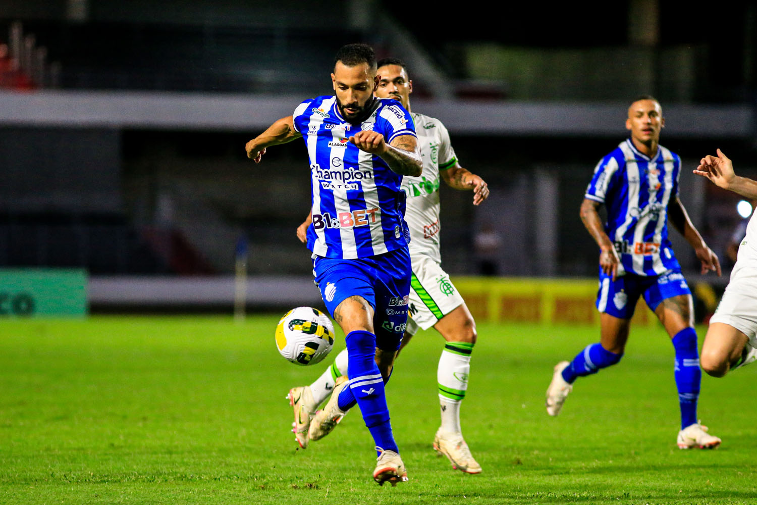 CSA faz péssima partida e assiste ao América-MG abrir vantagem de 3 a 0 na Copa do Brasil