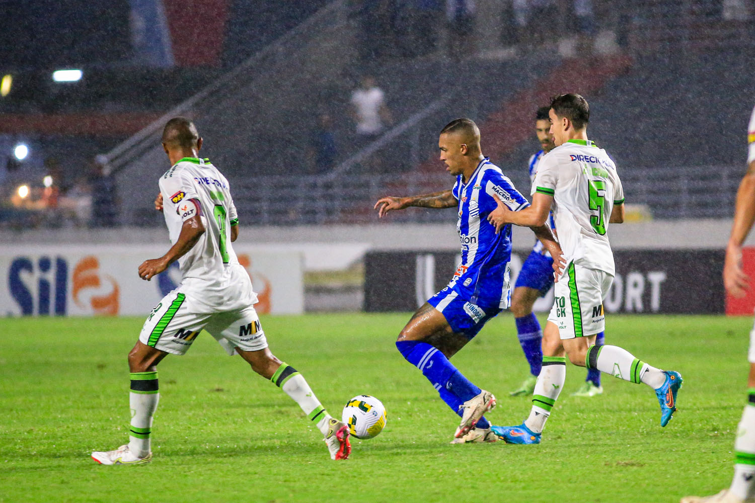 CSA faz péssima partida e assiste ao América-MG abrir vantagem de 3 a 0 na Copa do Brasil