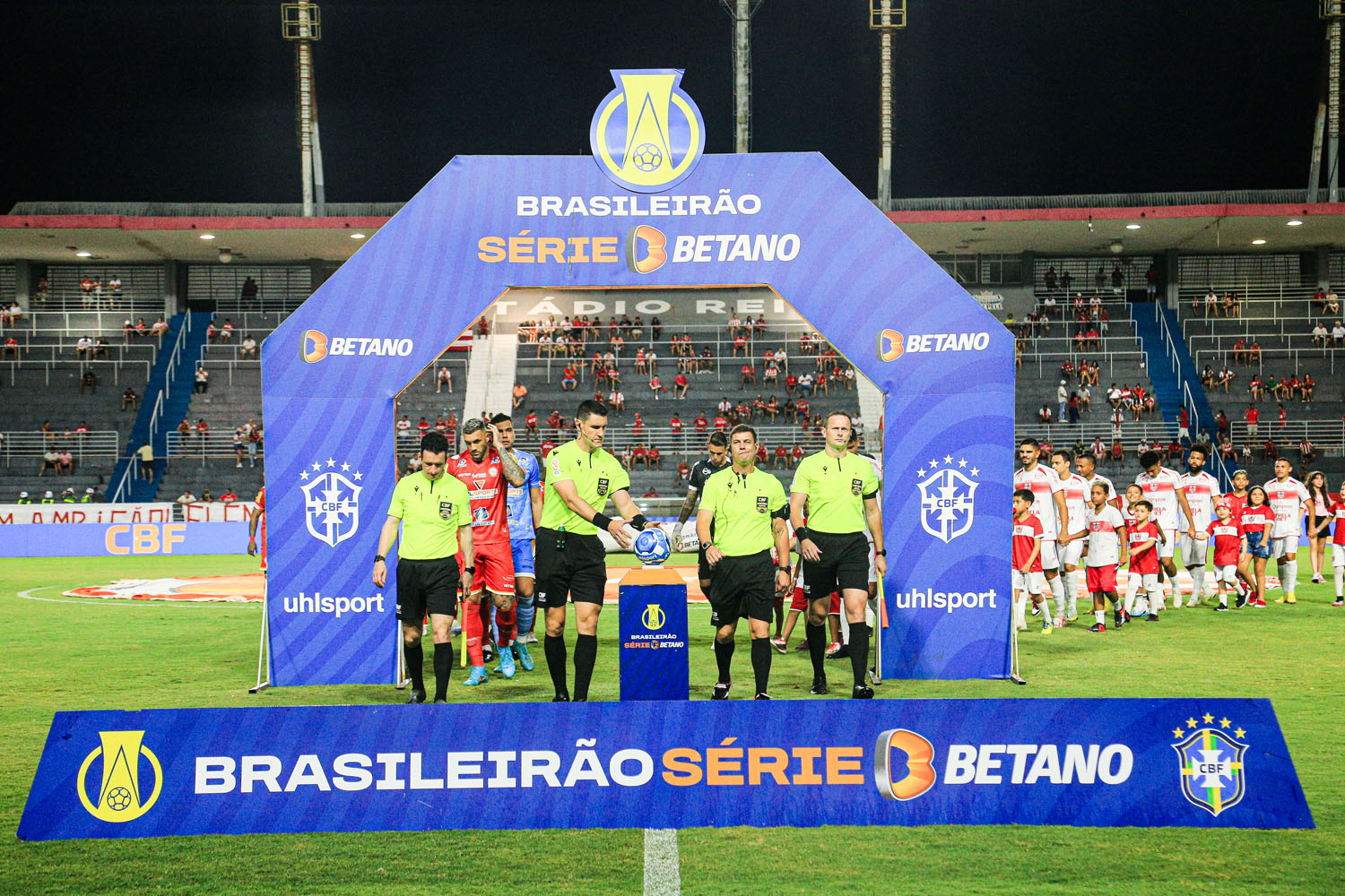 Em meio a protestos, CRB bate Tombense na despedida do Rei Pelé: 2x0
