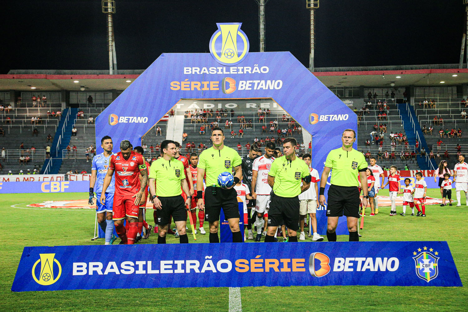 Em meio a protestos, CRB bate Tombense na despedida do Rei Pelé: 2x0