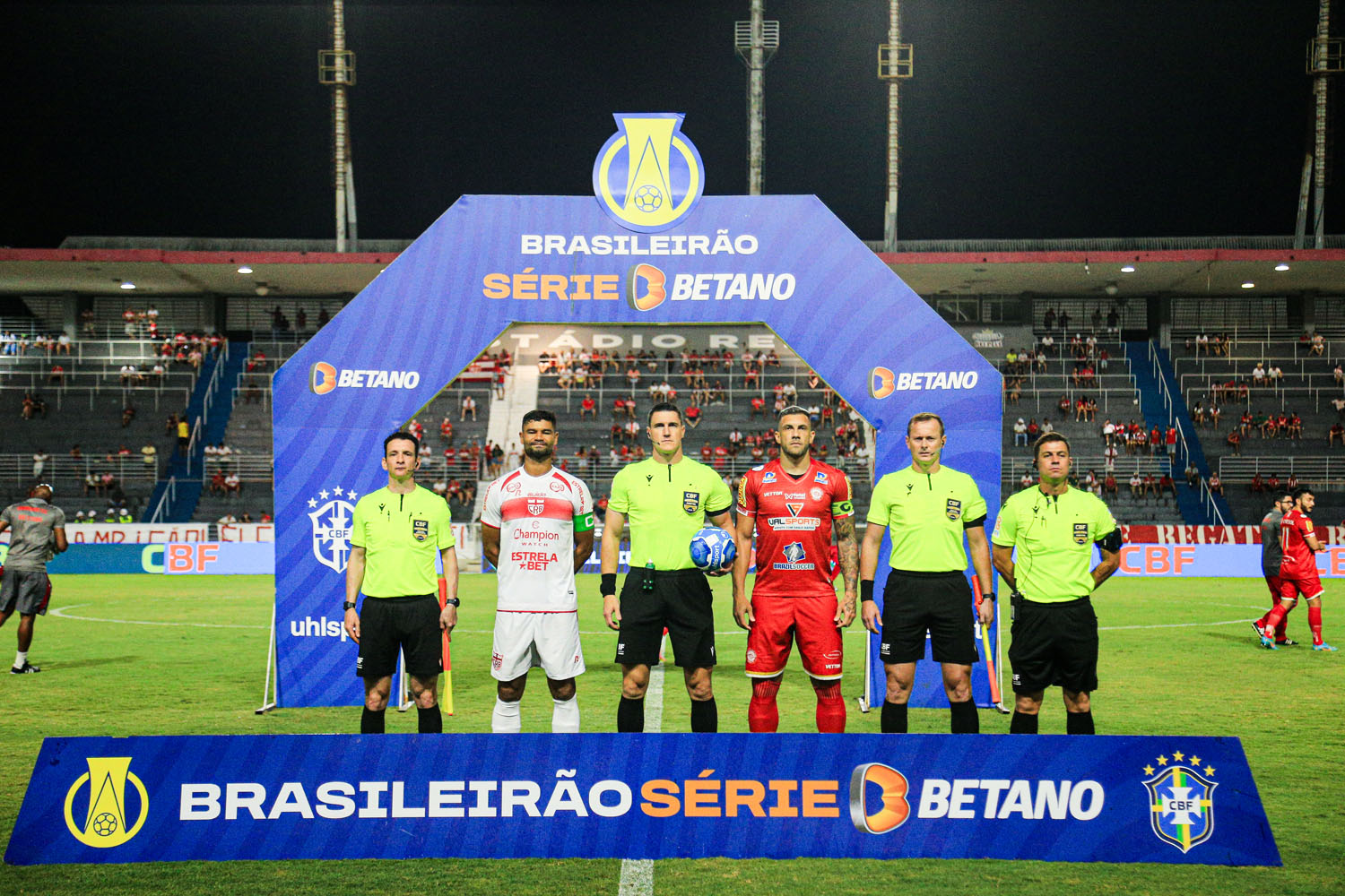 Em meio a protestos, CRB bate Tombense na despedida do Rei Pelé: 2x0