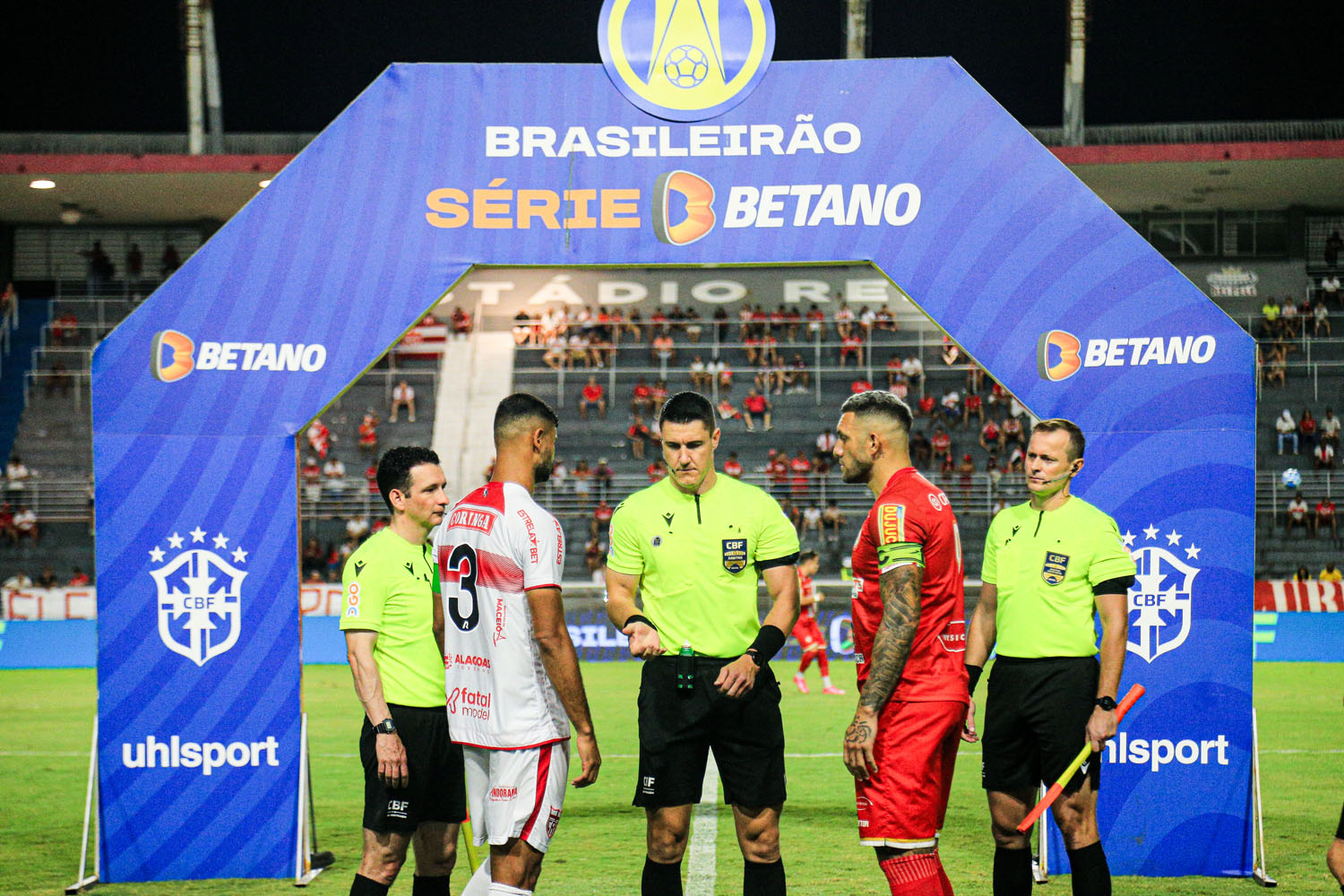 Em meio a protestos, CRB bate Tombense na despedida do Rei Pelé: 2x0