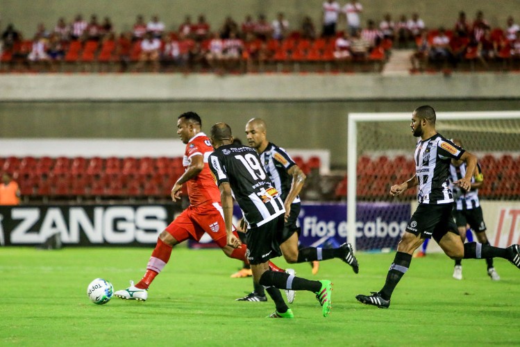 CRB e Tupi se enfrentaram no Estádio Rei Pelé