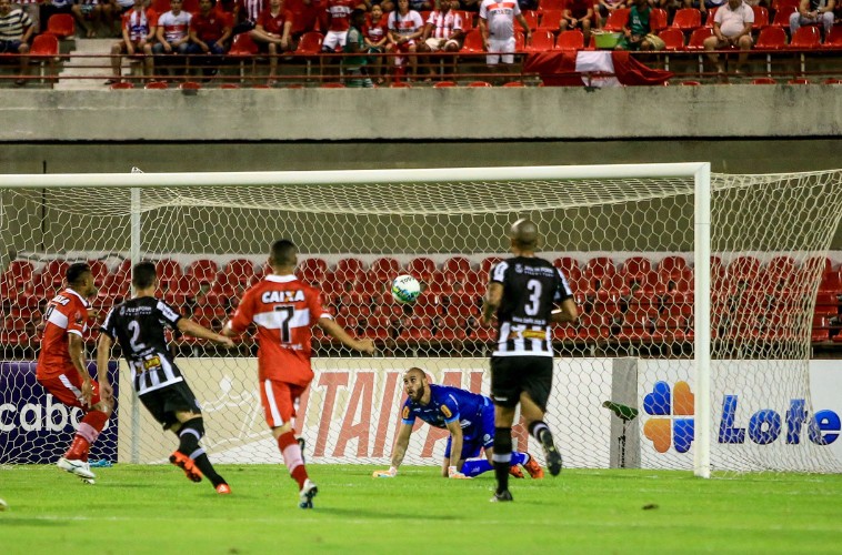 CRB e Tupi se enfrentaram no Estádio Rei Pelé