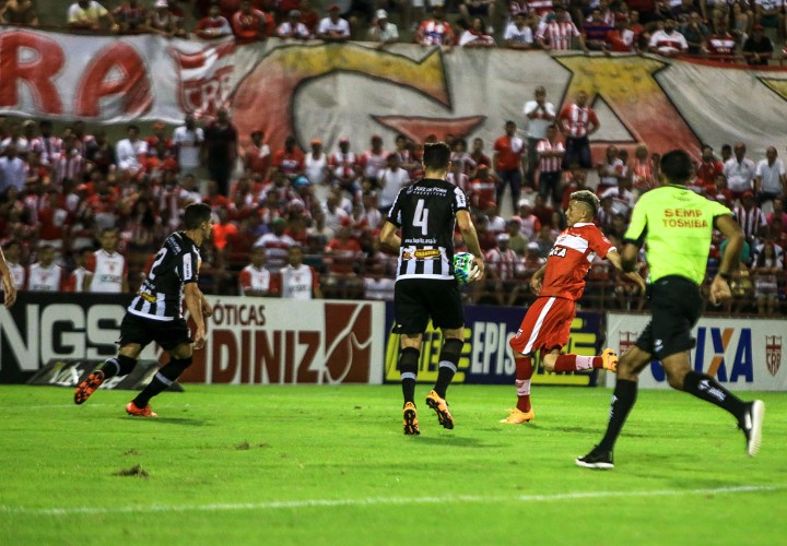 CRB e Tupi se enfrentaram no Estádio Rei Pelé