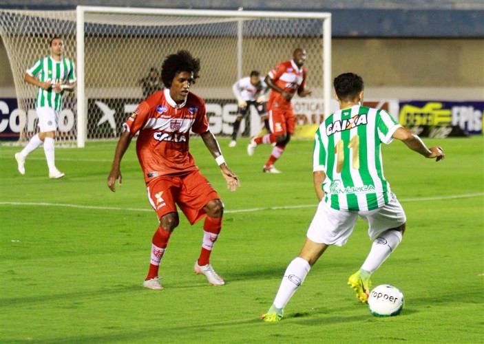 CRB perdeu para o Goiás por 3x0 no Estádio Serra Dourada