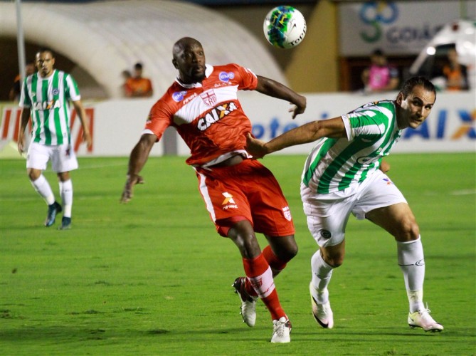 CRB perdeu para o Goiás por 3x0 no Estádio Serra Dourada