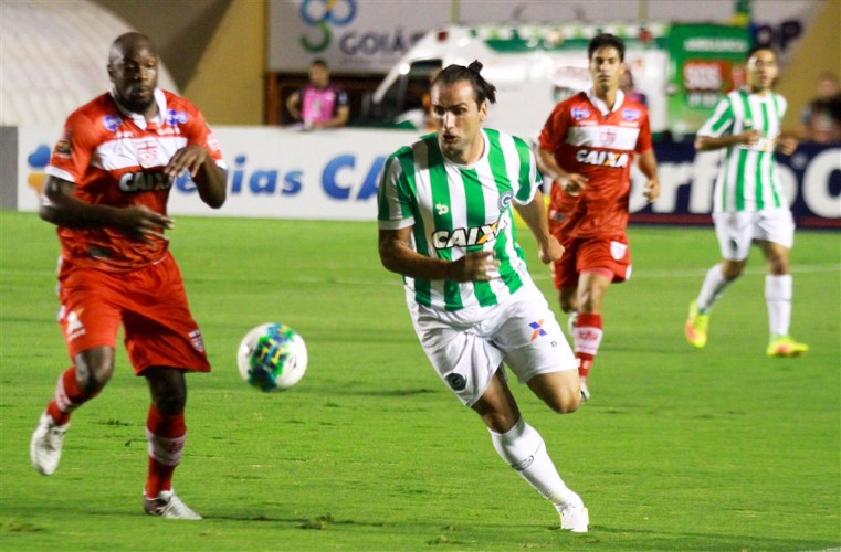CRB perdeu para o Goiás por 3x0 no Estádio Serra Dourada