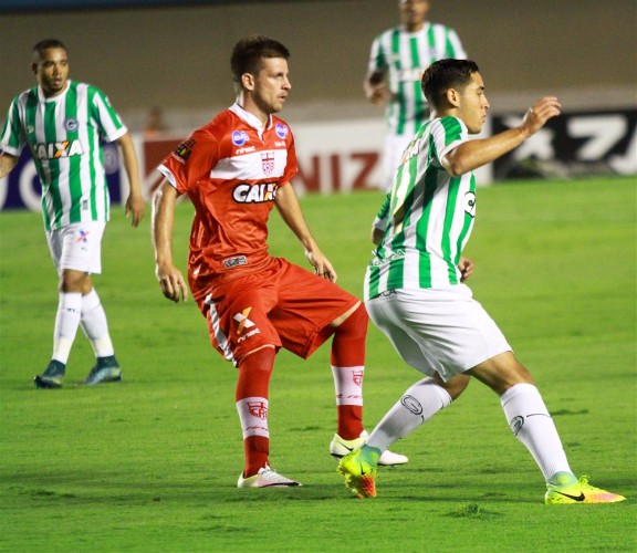 CRB perdeu para o Goiás por 3x0 no Estádio Serra Dourada