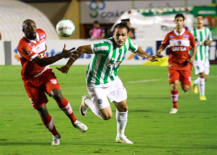 CRB perdeu para o Goiás por 3x0 no Estádio Serra Dourada