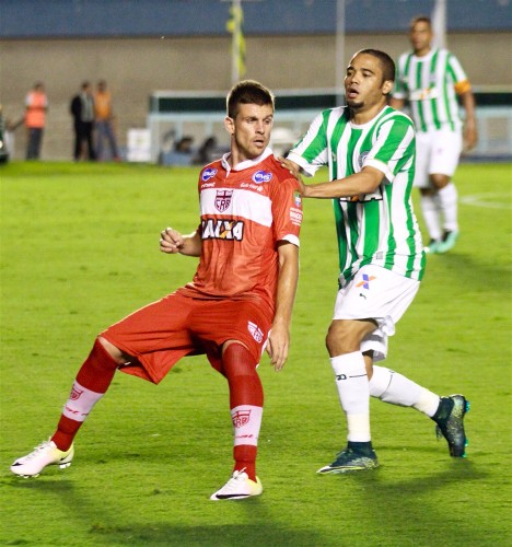 CRB perdeu para o Goiás por 3x0 no Estádio Serra Dourada