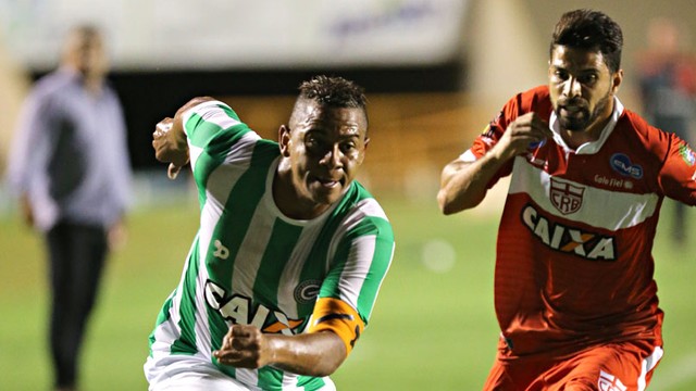 CRB perdeu para o Goiás por 3x0 no Estádio Serra Dourada