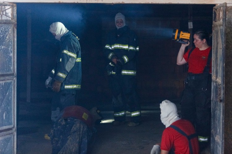 Corpo de Bombeiros usou 26 mil litros de água para controlar as chamas