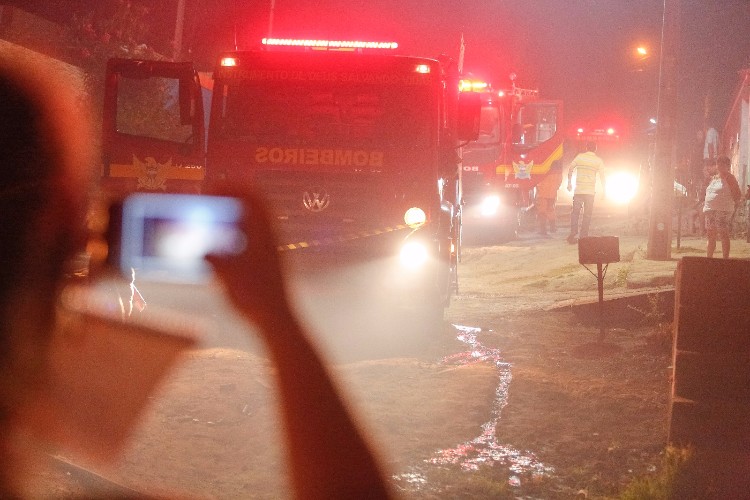 Corpo de Bombeiros usou 26 mil litros de água para controlar as chamas