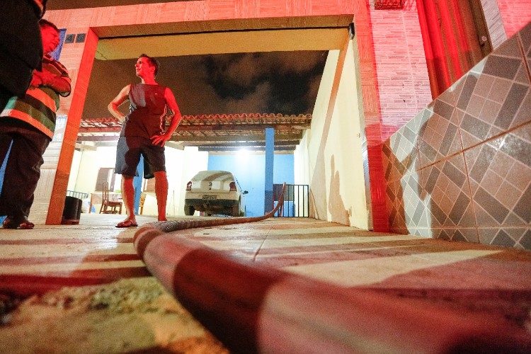 Corpo de Bombeiros usou 26 mil litros de água para controlar as chamas