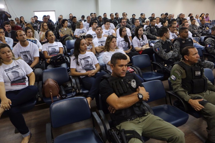 Colegas de farda compareceram ao fórum nesta sexta para assistir à audiência