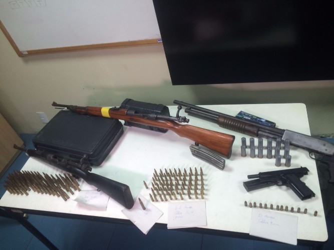 Armas e munições de grosso calibre forma apreendidas