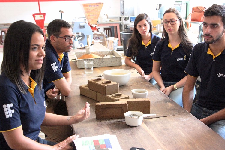 Professora e alunos destacam paixão e dedicação pela pesquisa