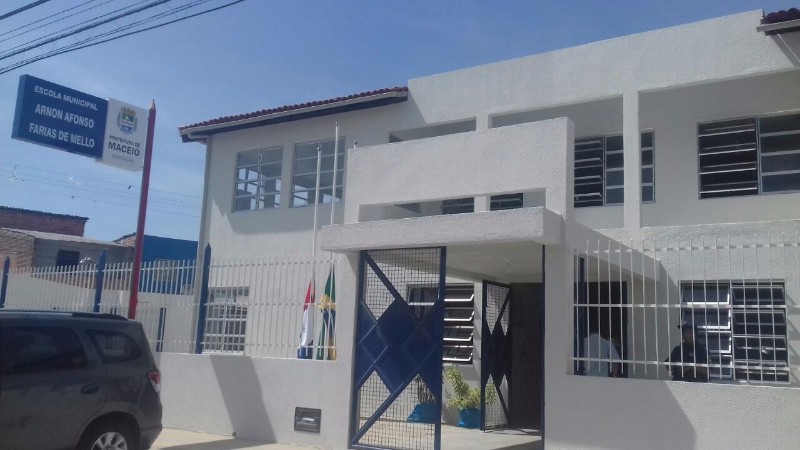 Escola Municipal Arnon de Mello foi reinaugurada nesta quarta