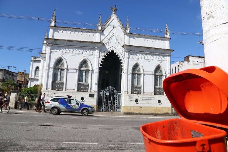 Prédio da prefeitura é saqueado