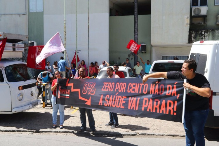 Profissionais pedem reajuste salarial 