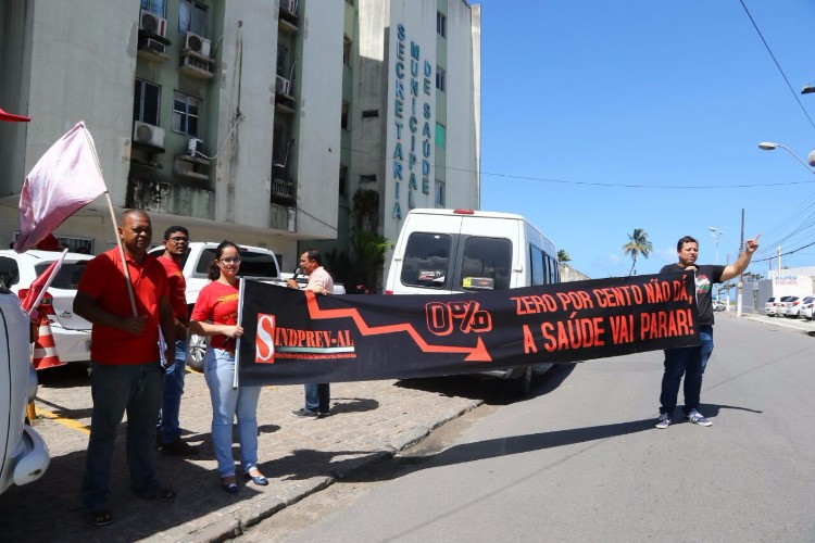 Profissionais pedem reajuste salarial 