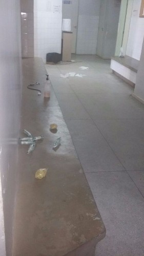 Vândalos invadem posto de saúde no Henrique Equelman e arrombam salas 