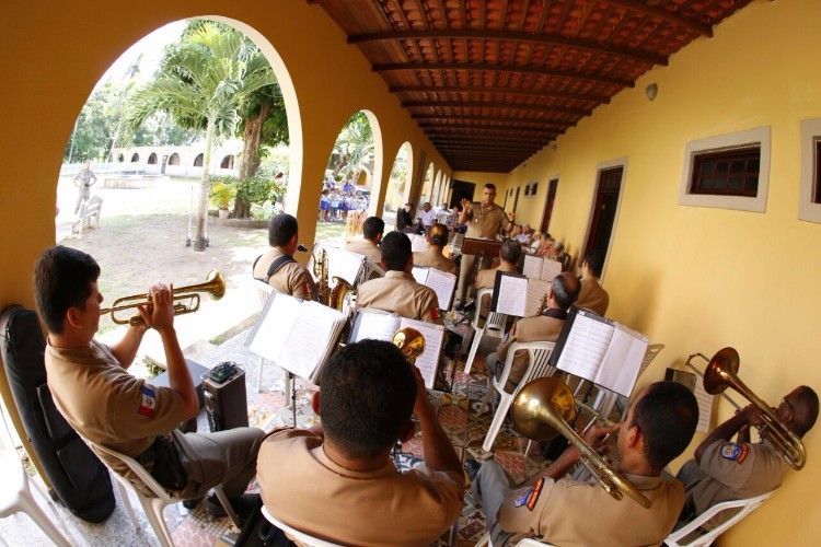 No Dia dos Avós, idosos recebem homenagem em abrigo de Maceió