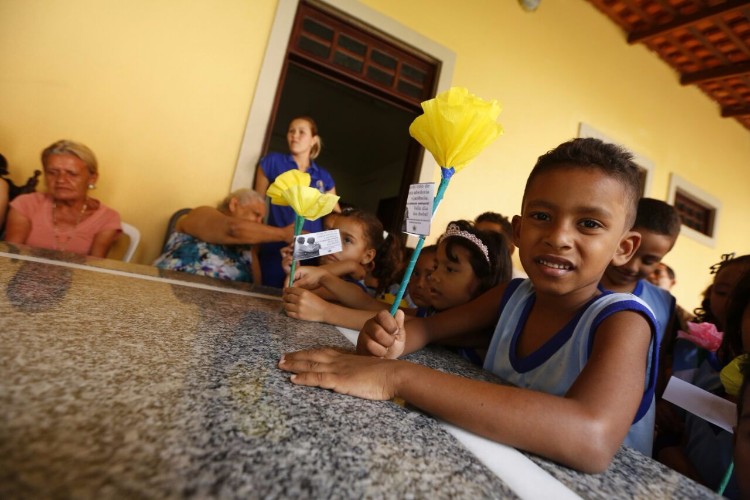 No Dia dos Avós, idosos recebem homenagem em abrigo de Maceió