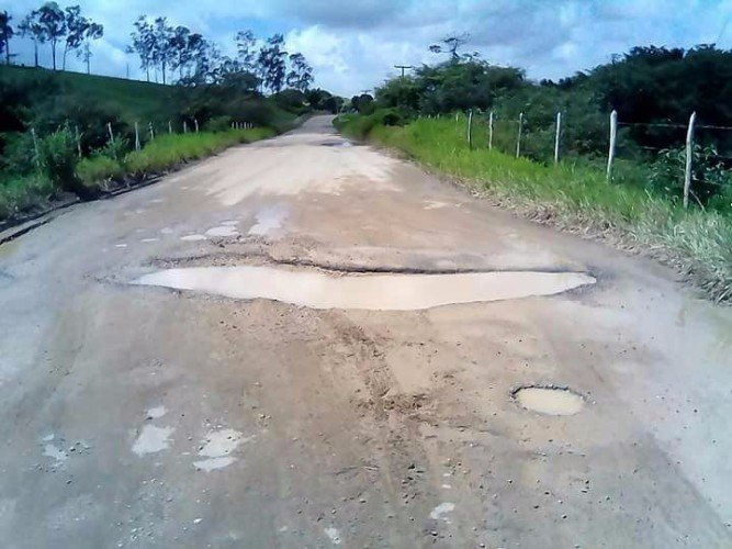 Moradores reclamam da situação da rodovia