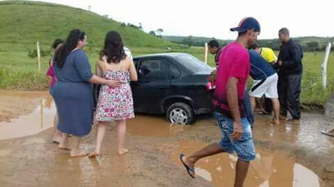 Moradores reclamam da situação da rodovia