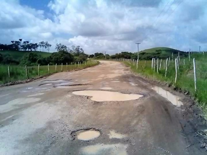 Moradores reclamam da situação da rodovia