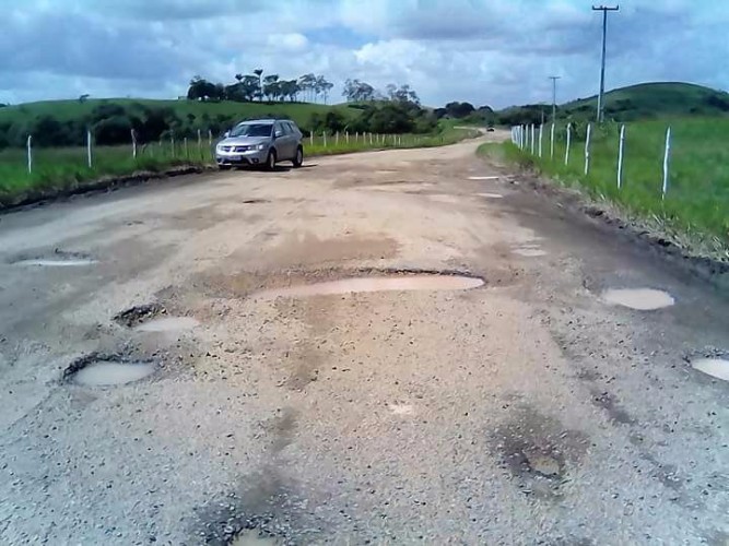 Moradores reclamam da situação da rodovia