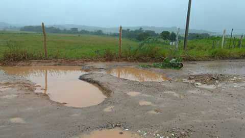 Moradores reclamam da situação da rodovia