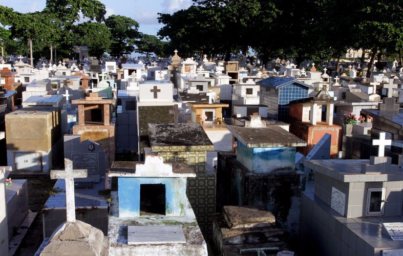 Cemitérios públicos de Maceió custam R$ 1 milhão/ano aos cofres públicos