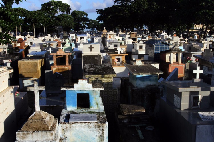 Cemitérios públicos de Maceió custam R$ 1 milhão/ano aos cofres públicos